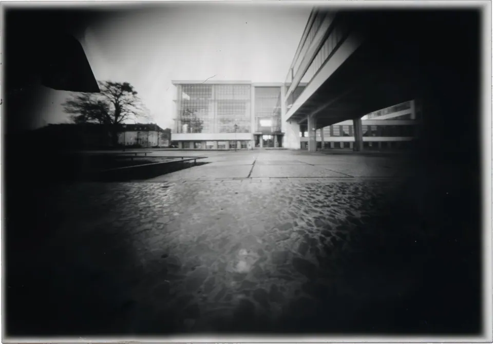 Camera Obscura - das Bauhaus Dessau als Fotomotiv für experimentelle Fotografie