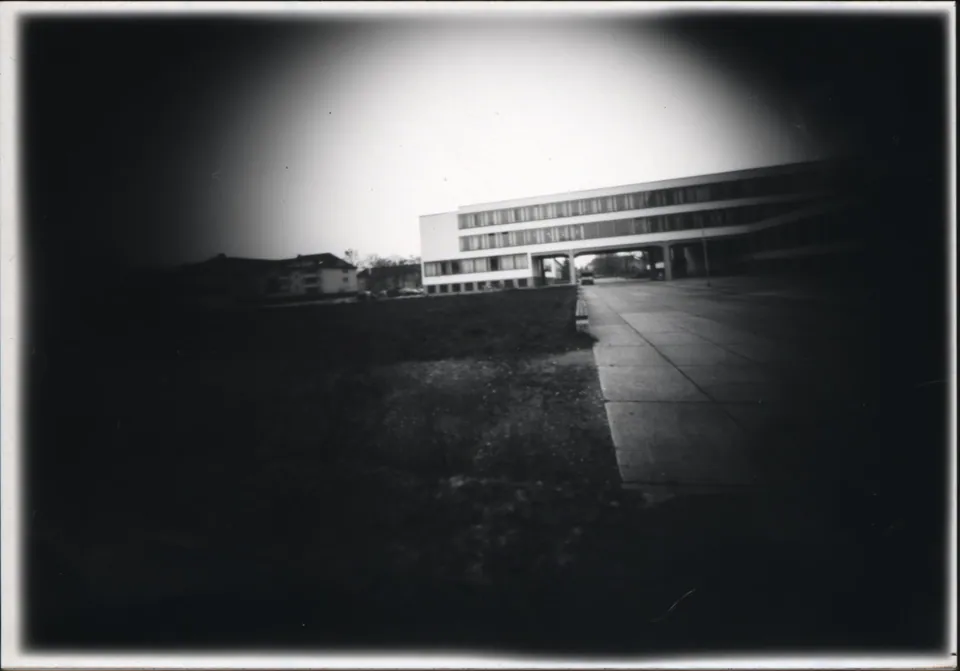 Mit der gebastelten Camera Obscura das Bauhaus Dessau erkunden