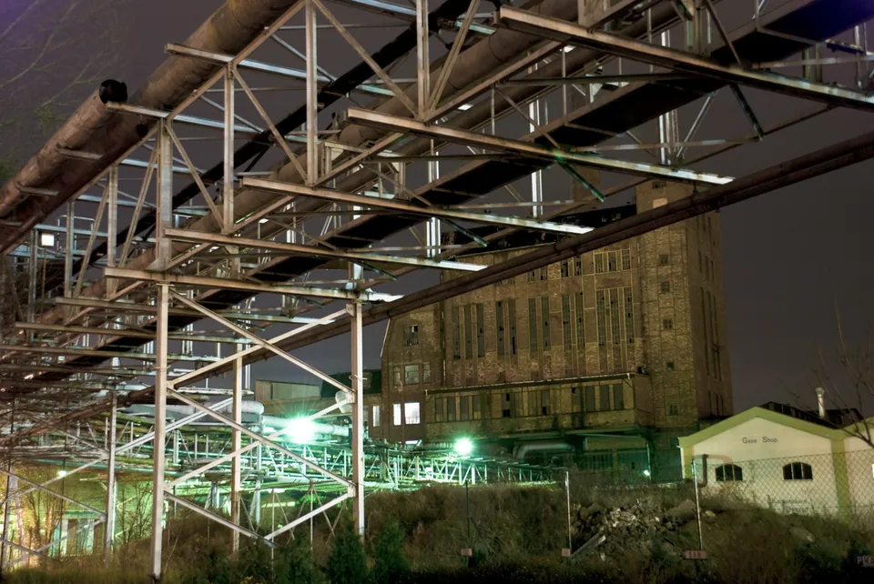 Stadtwerke Dessau bei Nacht